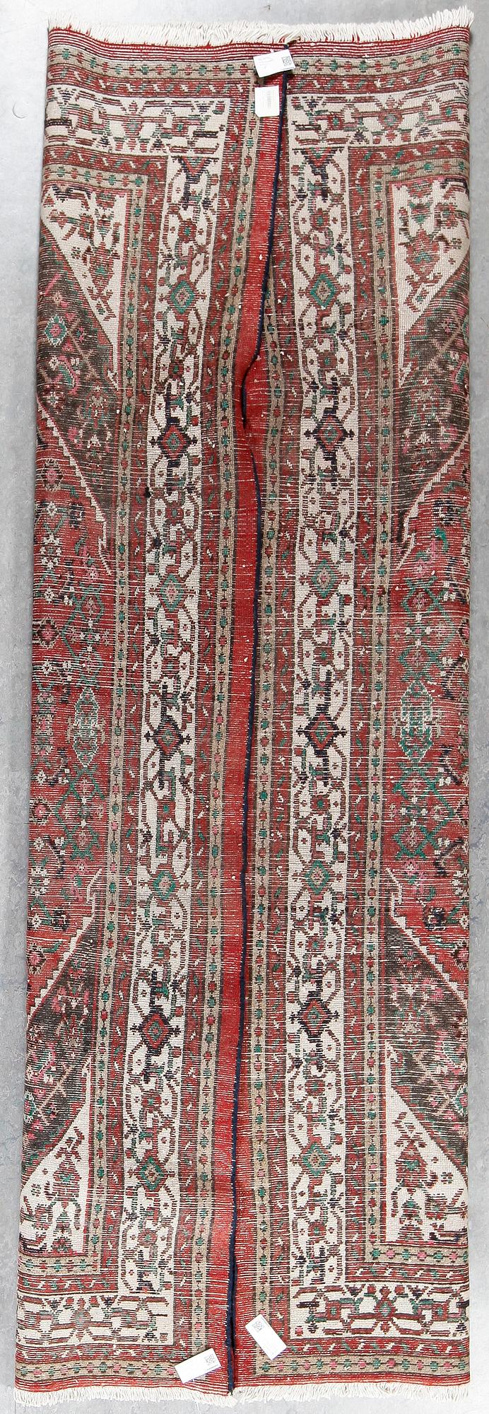 MATTA, Hamadan, ca 320x210 cm.