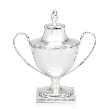 183. A Swedish Gustavian silver sugarbowl, mark of Petter Eneroth, Stockholm 1785.