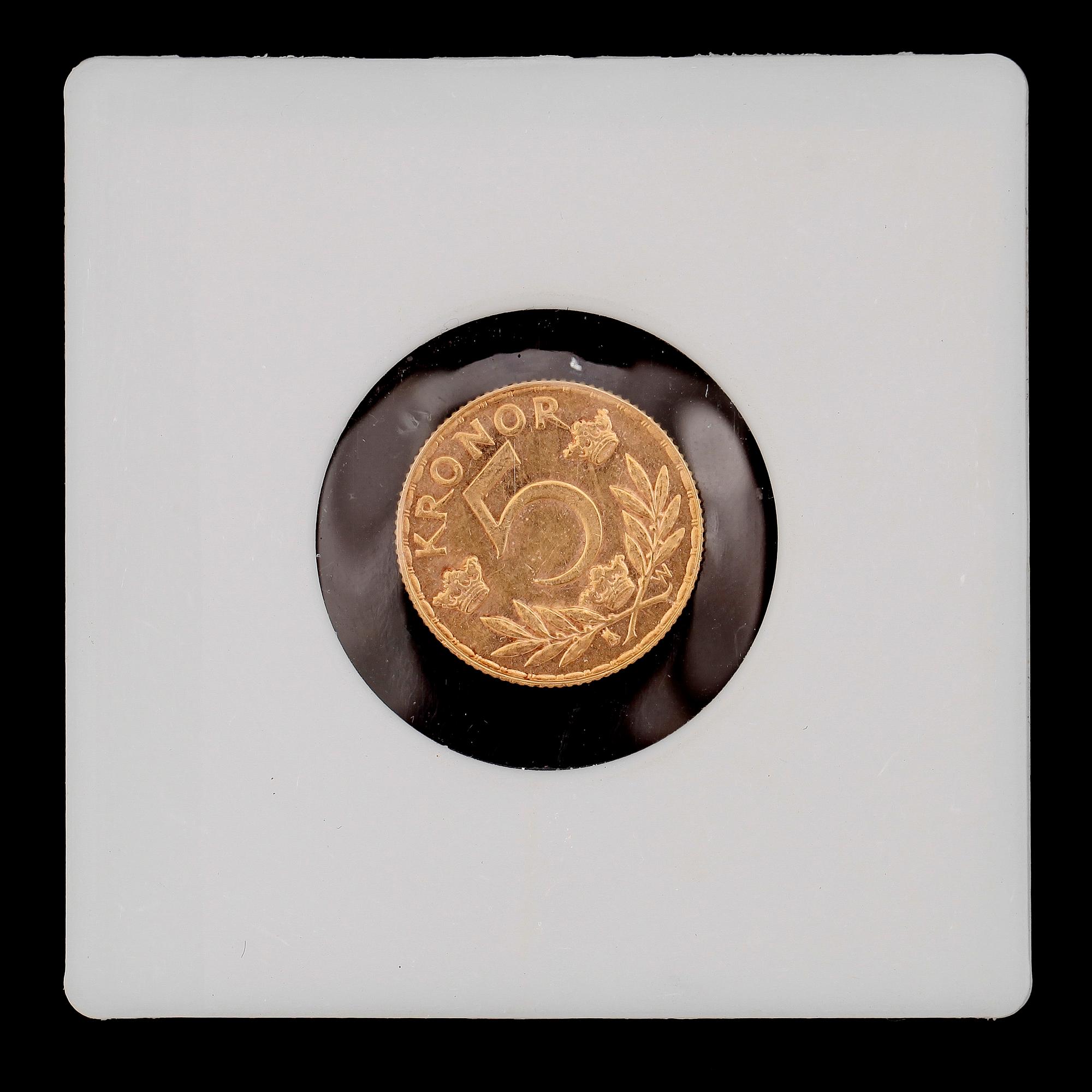 GULDMYNT, fem kronor, Gustaf V, 1920. Vikt ca 2 gram.