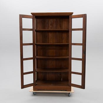 Vitrinskåp 1900-tal.