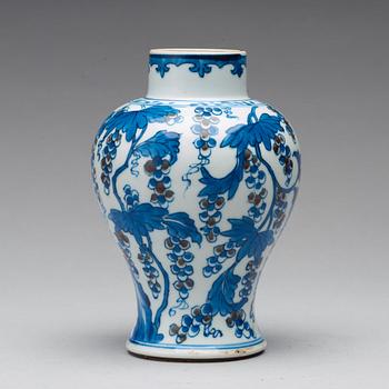 A blue and white and iron red vase, Qing dynasty, Kangxi (1662-1722).