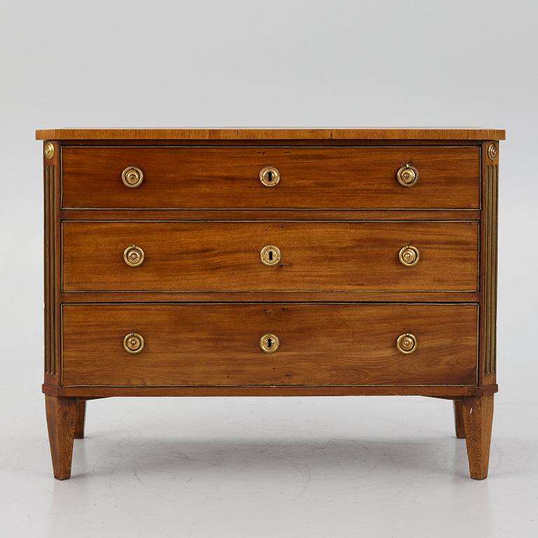 Byrå, sengustaviansk, sent 1700-tal.