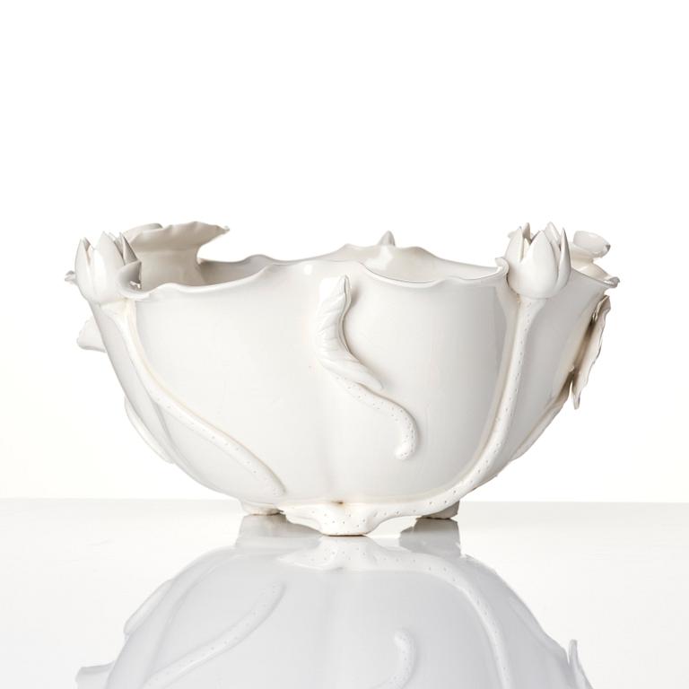 A large dehua/blanc de chine lotus bowl, late Qing dynasty/early 20th century.