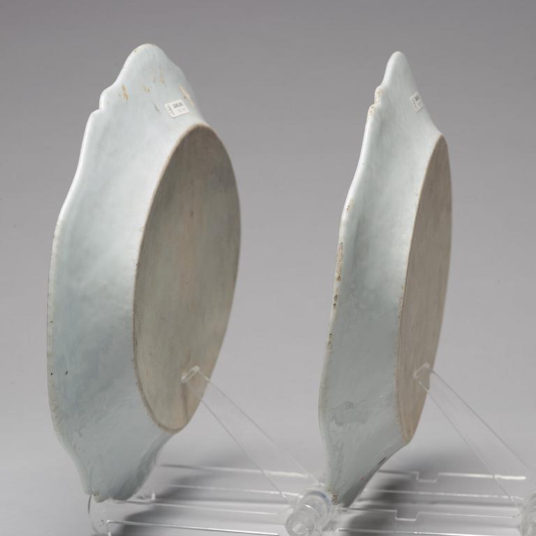 A pair of blue and white serving dishes, Qing dynasty, Qianlong (1736-95).