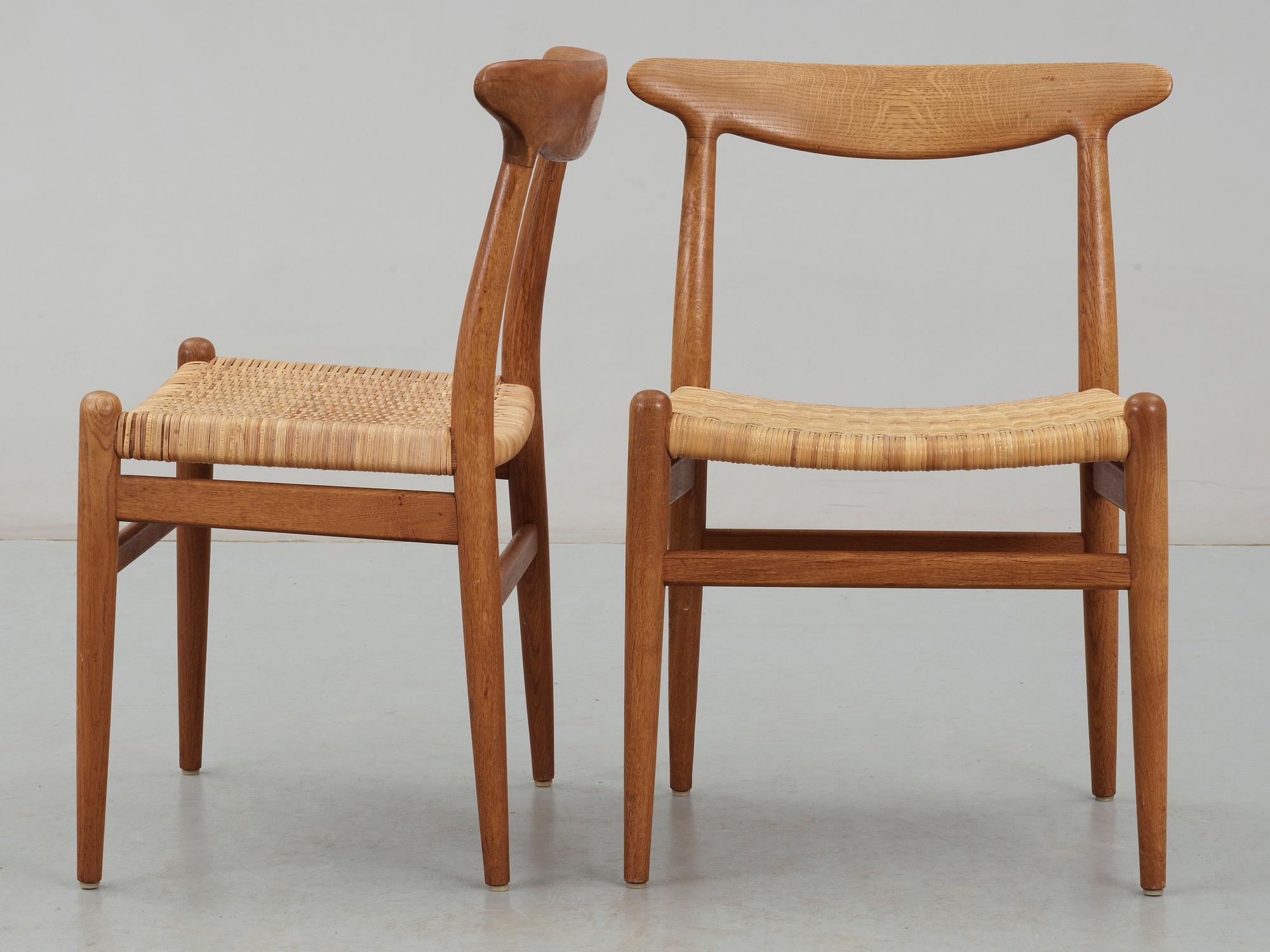 STOLAR, ett par, "W 2", Hans J. Wegner, C M Madsens Fabriker, Danmark.