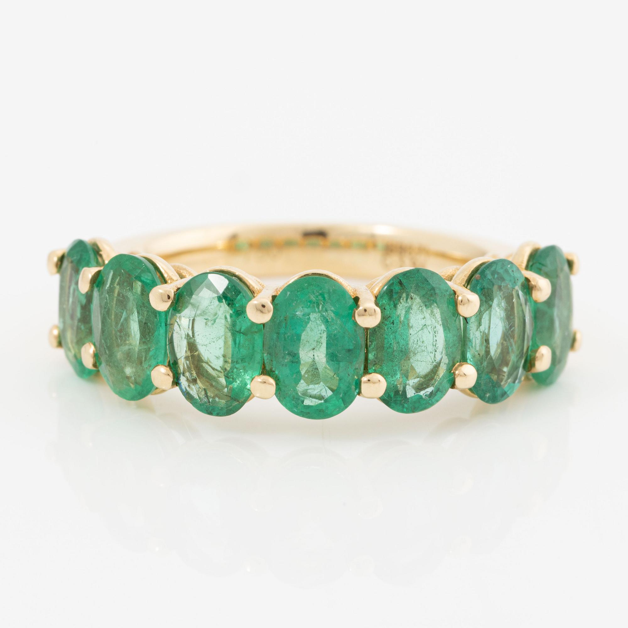 Ring, 18K gold with oval-cut emeralds.