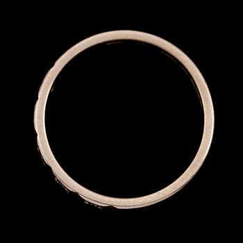 RING, 18 k vitguld, 1974, med 5 diamanter ca 0.11 ct enligt gravyr. Vikt 5 gram.