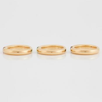 Cartier tre ringar "Ellipse" 18K guld med fasettslipad safir, smaragd och rubin.
