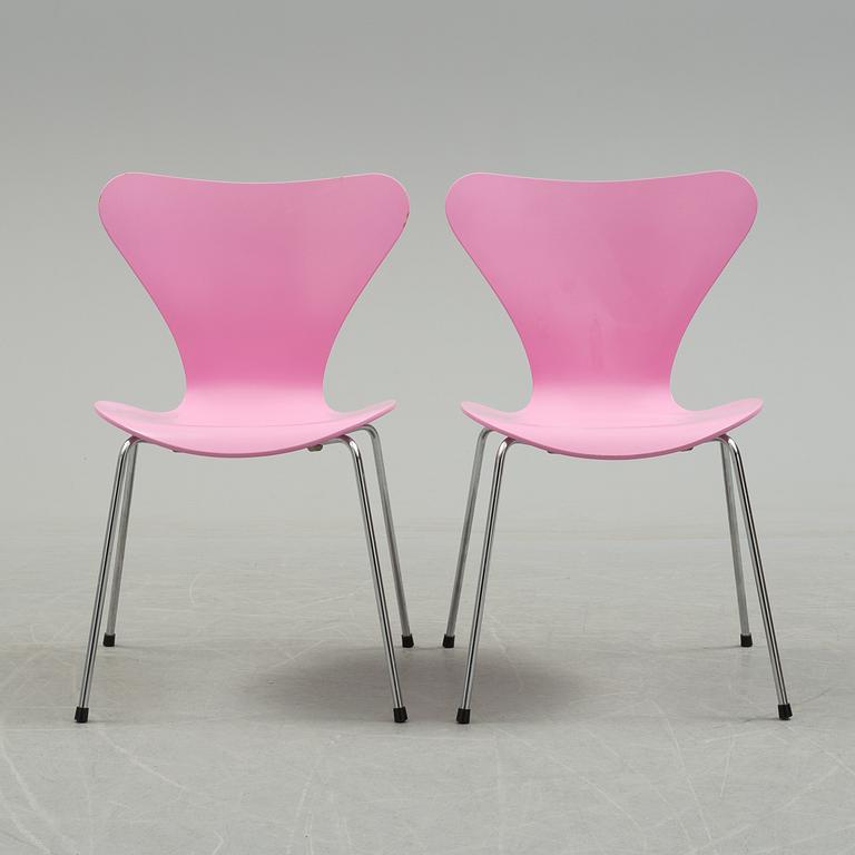 ARNE JACOBSEN, a set of ten 'Sjuan' chairs for Fritz Hansen, Denmark 1991.