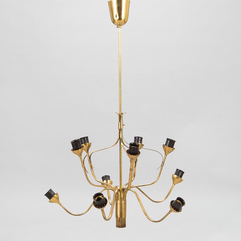 Paavo Tynell, a mid-20th-century '9007/10 chandelier for Taito.