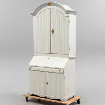 A writing cabinet, 18th/19th century.