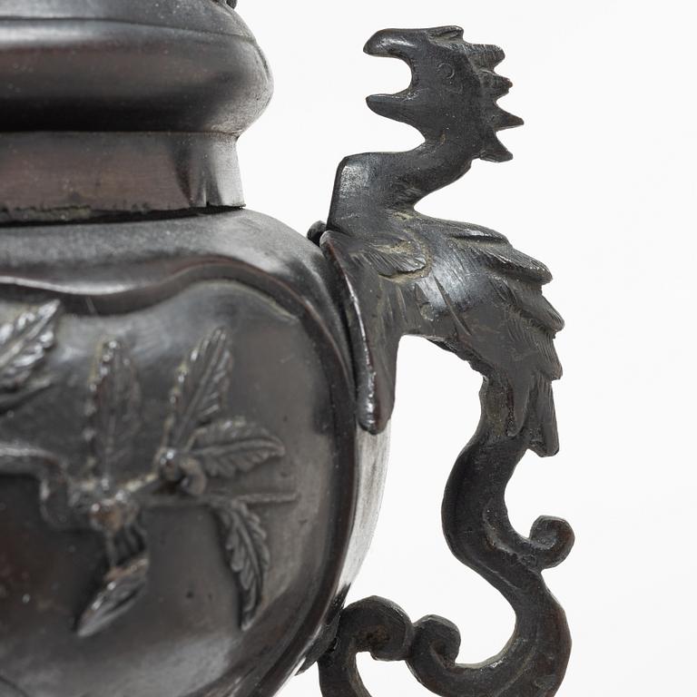 A large Japanese bronze censer, Meiji (1898-1912).