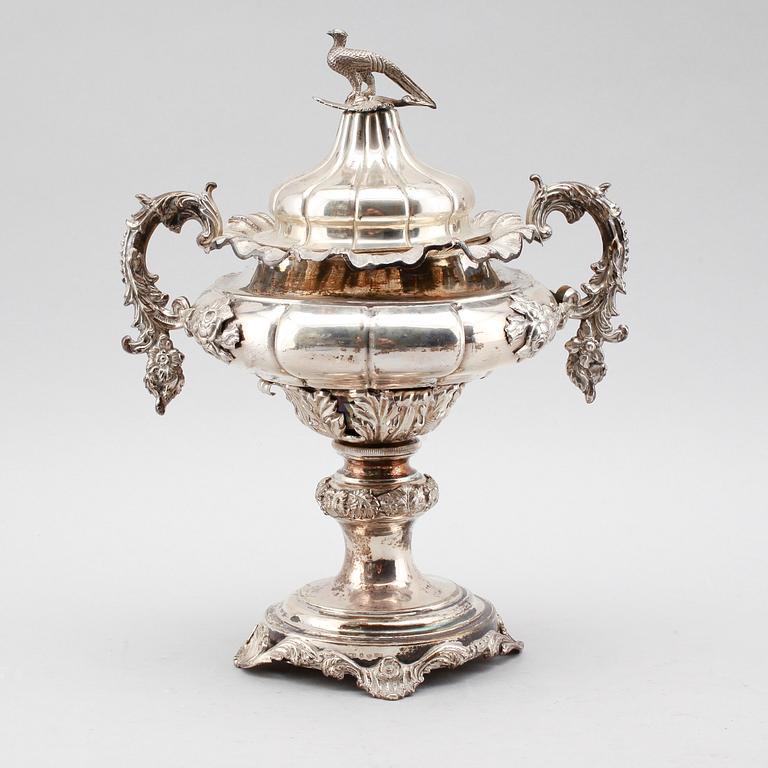 STRÖSOCKERSKÅL, silver, Gustaf Möllenborg, Stockholm 1842. Vikt ca 825 gram.