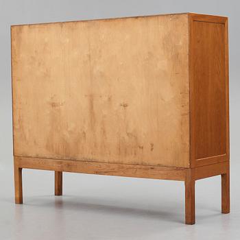 HANS J WEGNER, skåp, Plan Møbler, modell 'A5622', Danmark 1940-50-tal.