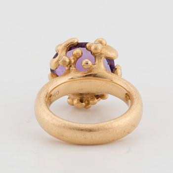 OLE LYNGGAARD, 'Flower basket' ring, med ametist.