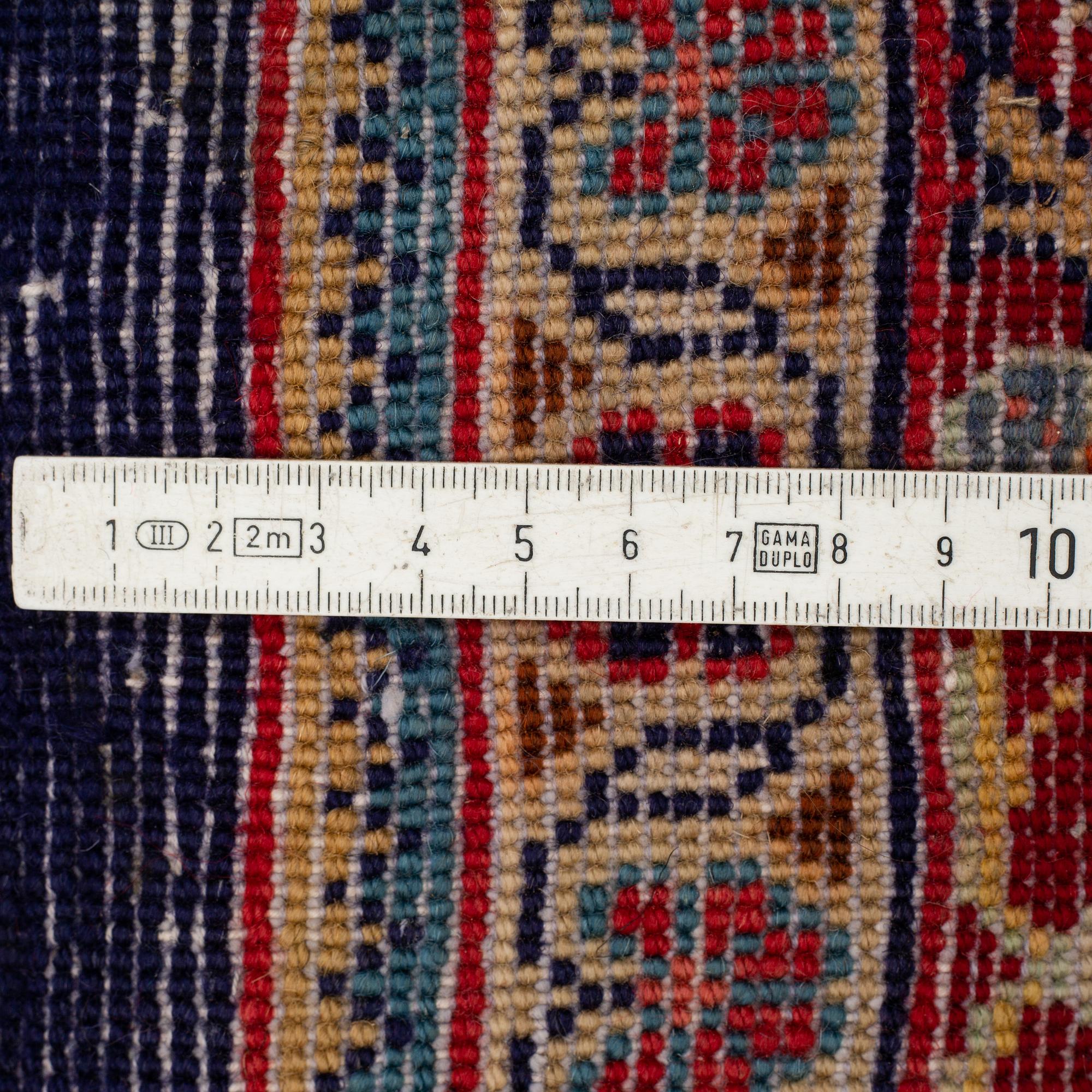 A RUG, Sarouk, ca 208 x 129 cm.