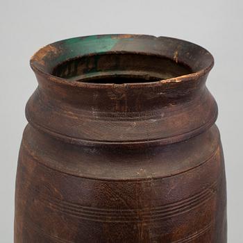 A 17th century lathed container.