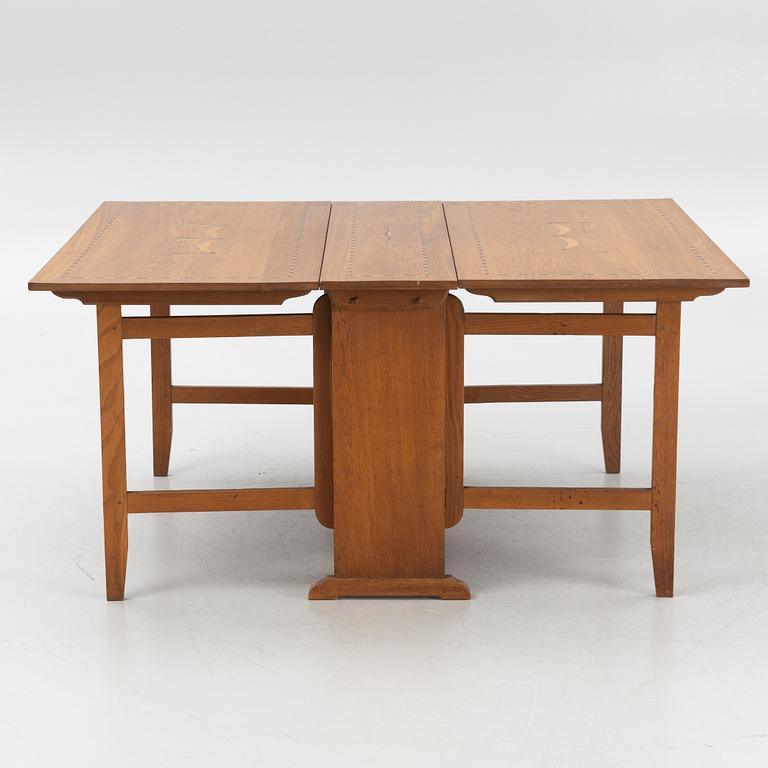 A gate-leg table, first half/mid 20th century.