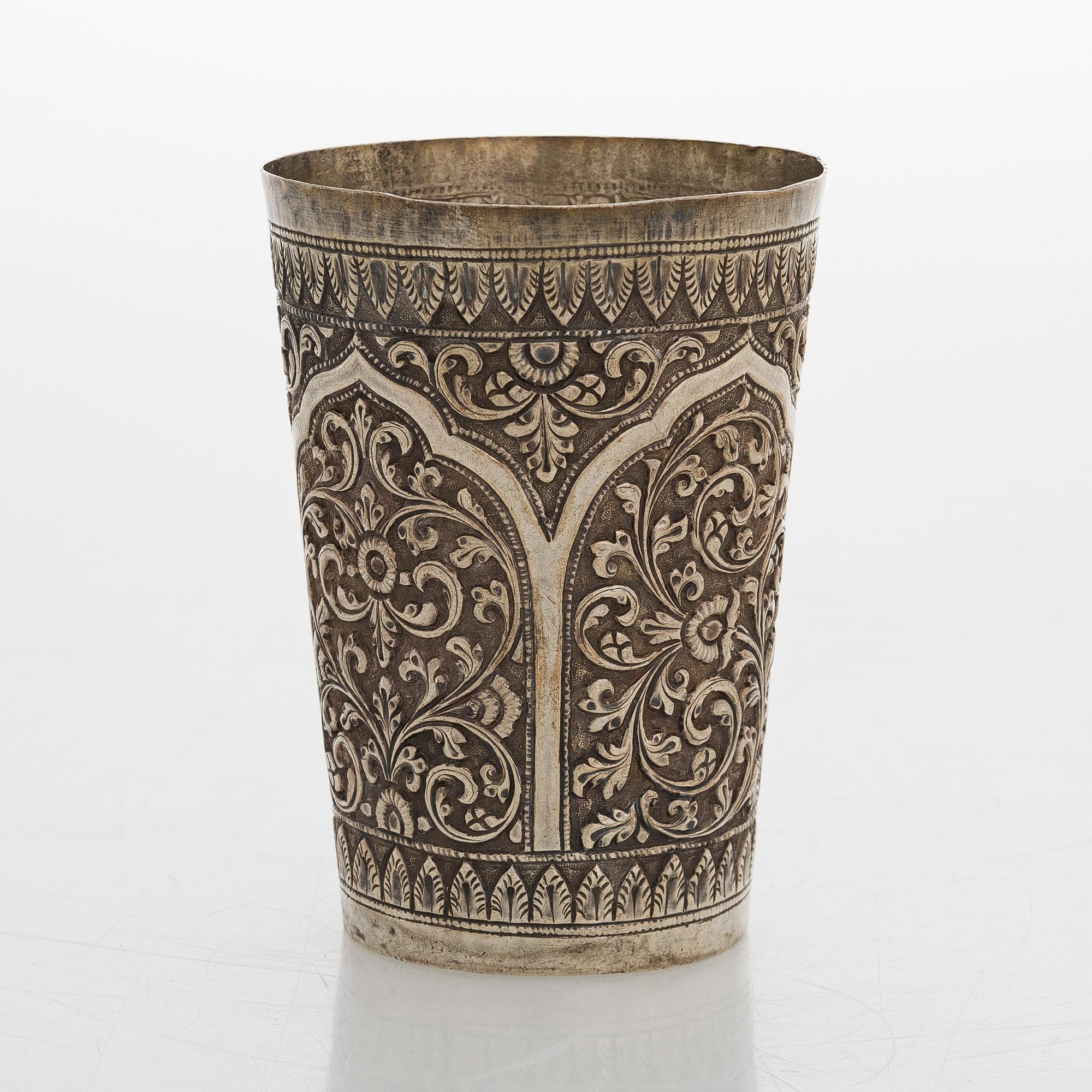 Bägare, silver, sannol. Indien, finska kontrollstämplar Helsingfors 1972.