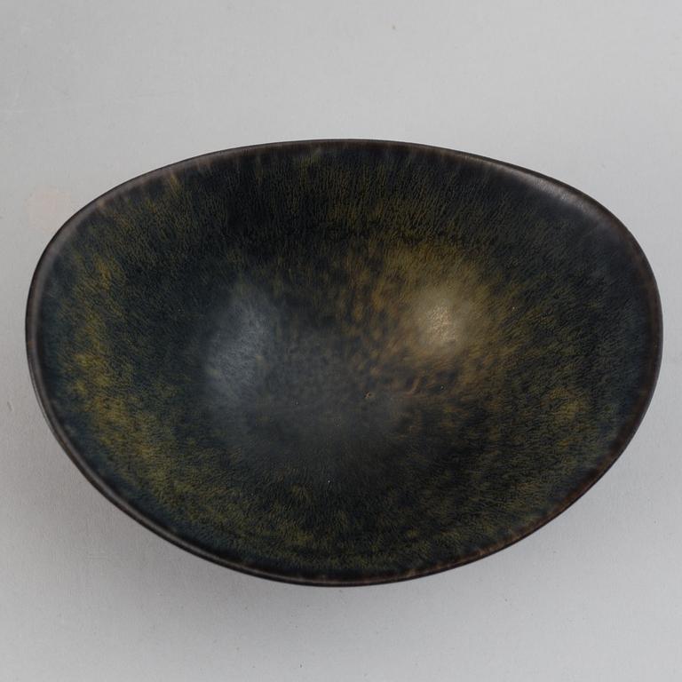 GUNNAR NYLUND, two stoneware vases with handles and a bowl, Rörstrand 1950-60's.