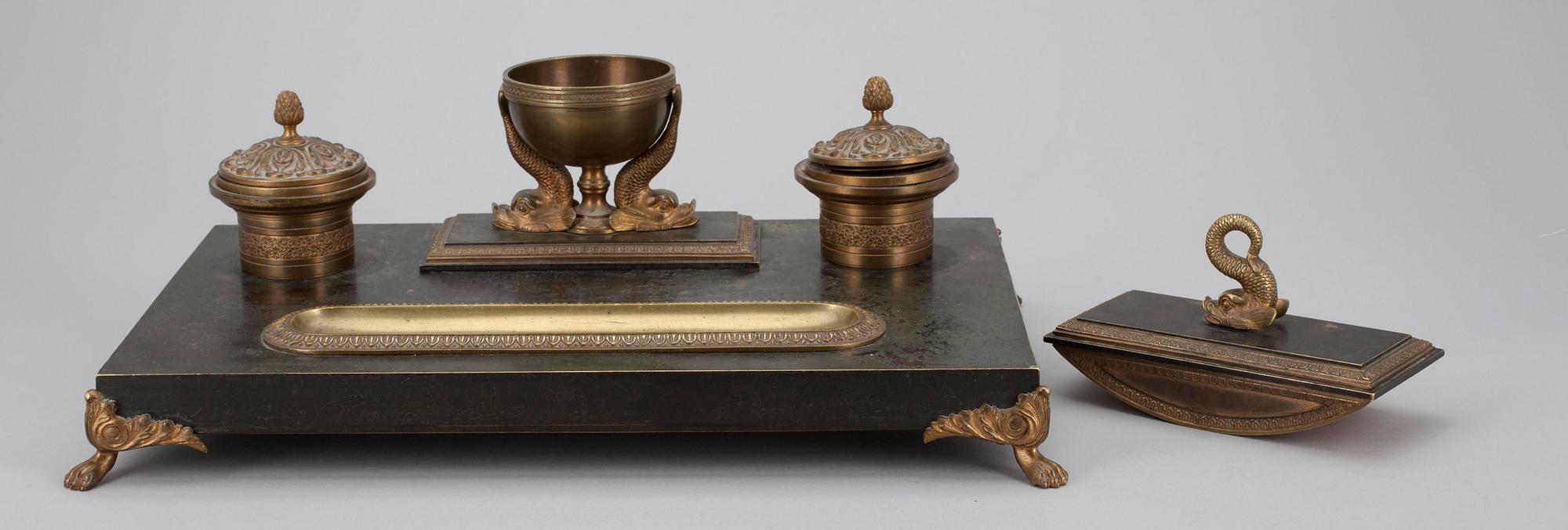 SKRIVBORDSSTÄLL, 2 delar, brons, Ryssland/Frankrike, 1800-talets slut.