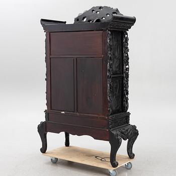 A Japanese cabinet, around 1900.