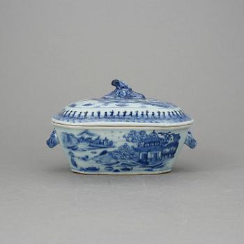 SMÖRTERRIN, porslin, Qianlong, Kina 1700-tal.