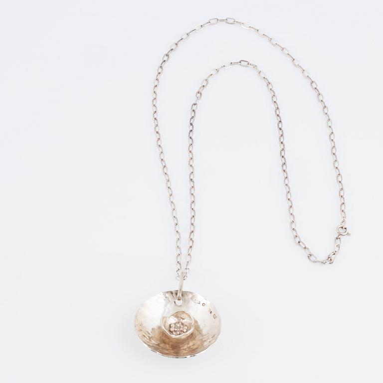 ROSA TAIKON a silver necklace.