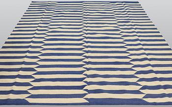 Matta, orientalisk slätväv, ca 292 x 207 cm.