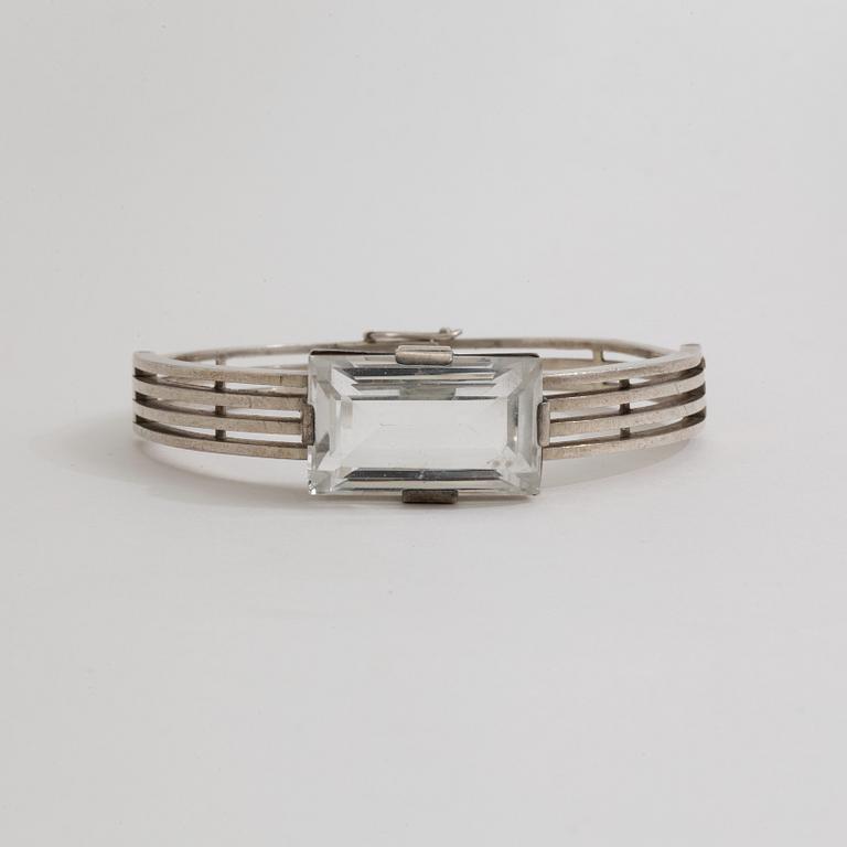 ARMRING med bergkristall, Heribert Engelbert, Stockholm, 1942.
