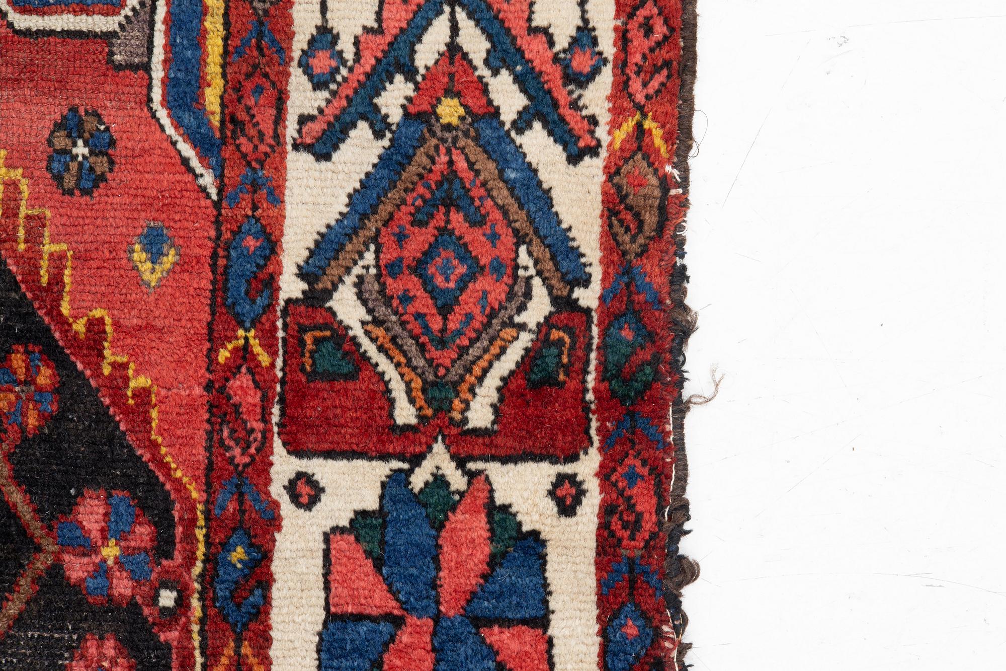 Rug, semi-antique, Chahar Mahal/Bakhtiari, approx. 290 x 204 cm.
