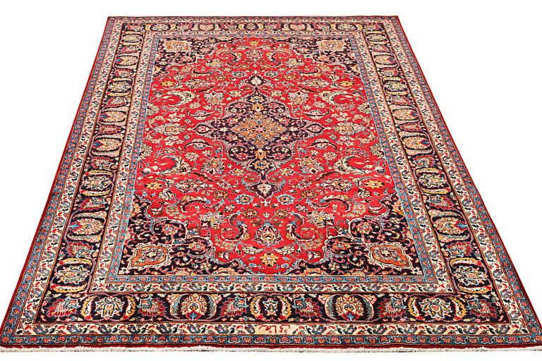 A Najafabad carpet, c. 292 x 202 cm.