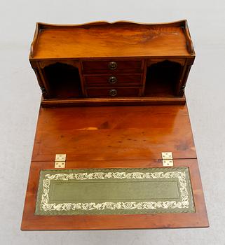 DAMARBETSBORD, England, 1900-talets andra hälft.