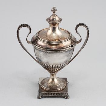 SOCKERSKÅL, silver, empirestil, otydlig stämpel, 1900. Vikt 435 g.