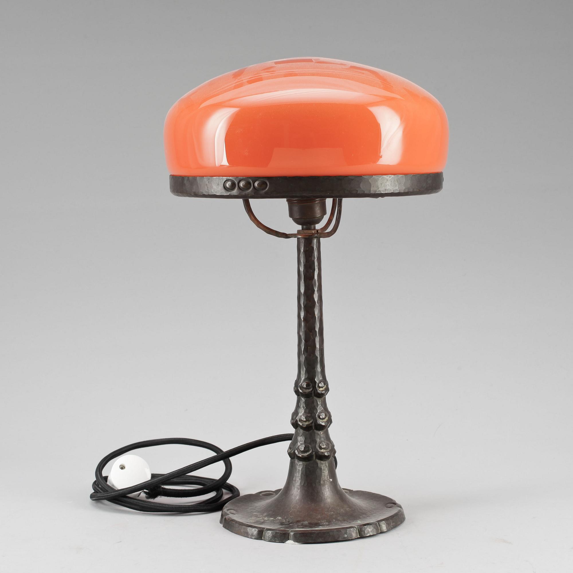 BORDSLAMPA, så kallad Strindbergslampa, 1900-talets första hälft.