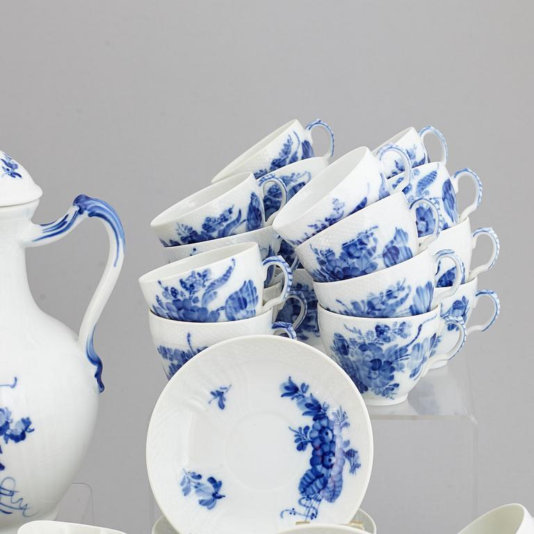 ROYAL COPENHAGEN, a 'Blå Blomst' part coffee and tea service, Denmark (62 pieces).