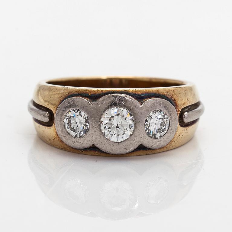 Ring, brilliant-cut diamonds, 14K gold, Norway.