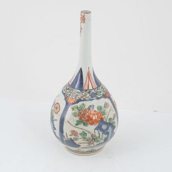 An imari vase / flask, Edo (1666-1868).