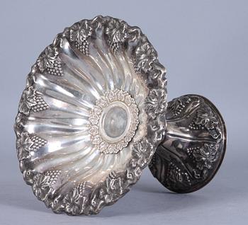 SKÅL PÅ FOT, silver, otydliga stämplar. 406 gram.