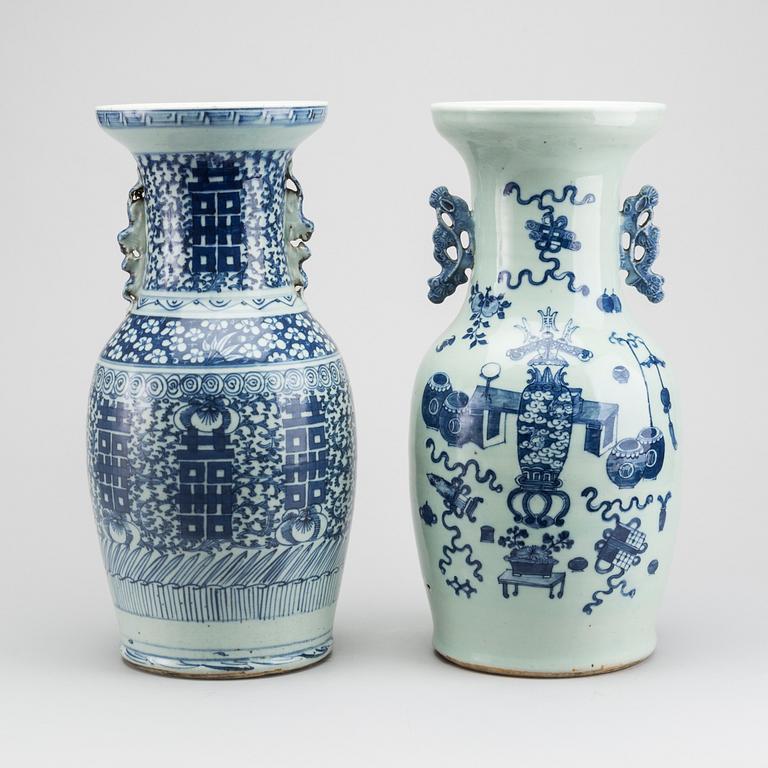 TWO CHINESE LATE QING VASES.