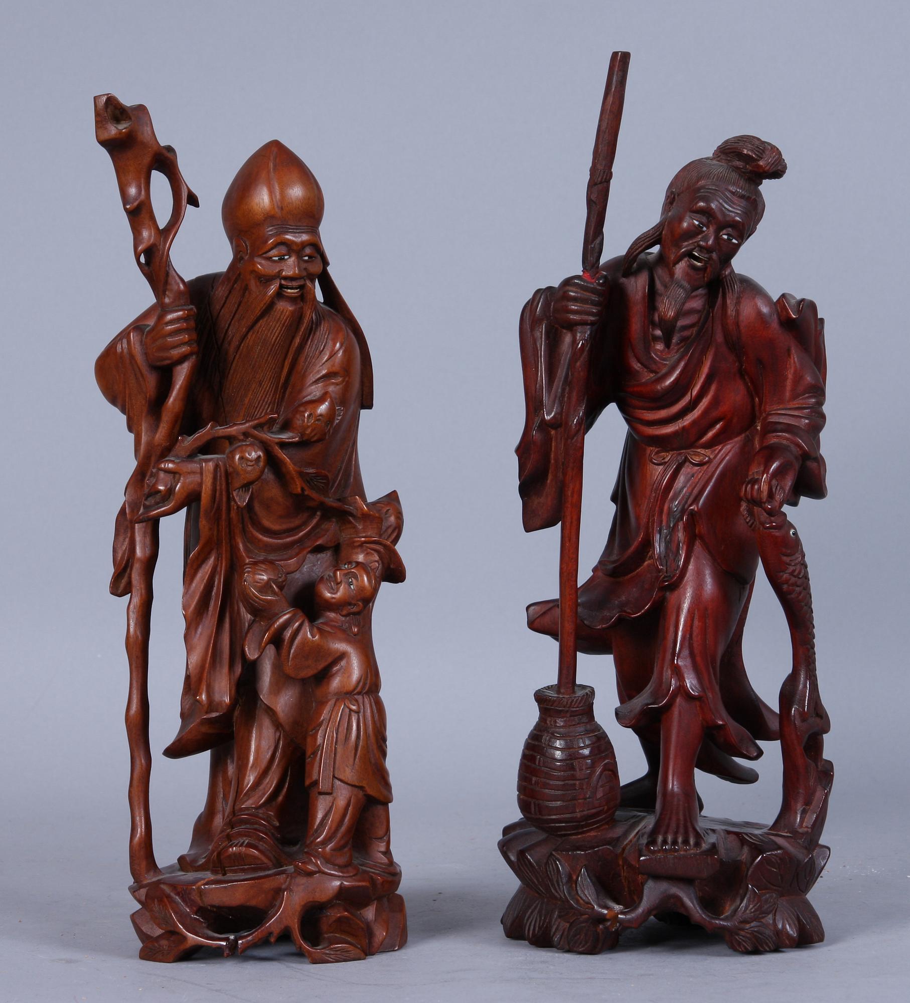 FIGURER, 2 st, trä, orientaliska, 1900-tal.