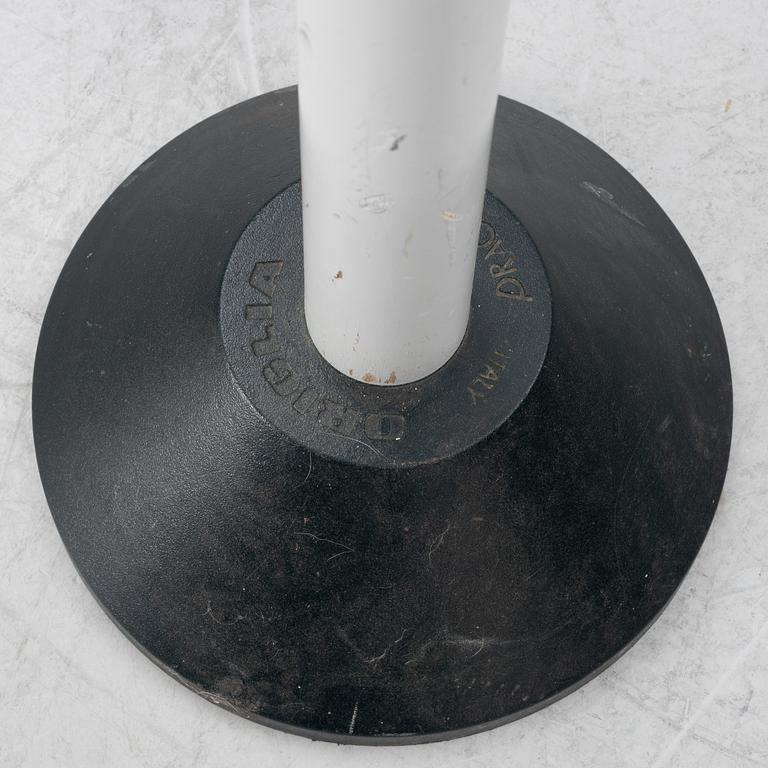 Ugo Nespolo, tamburmajor, "L'albero dei cappelli", Origlia Pragma, Italien.