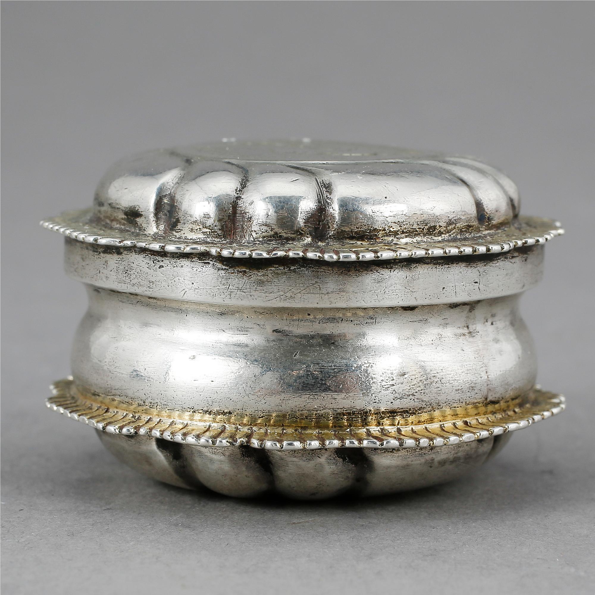 KYRKDOSA, silver, otydlig mästarstämpel, Sverige 1700/1800-tal. Vikt ca 36 gram.
