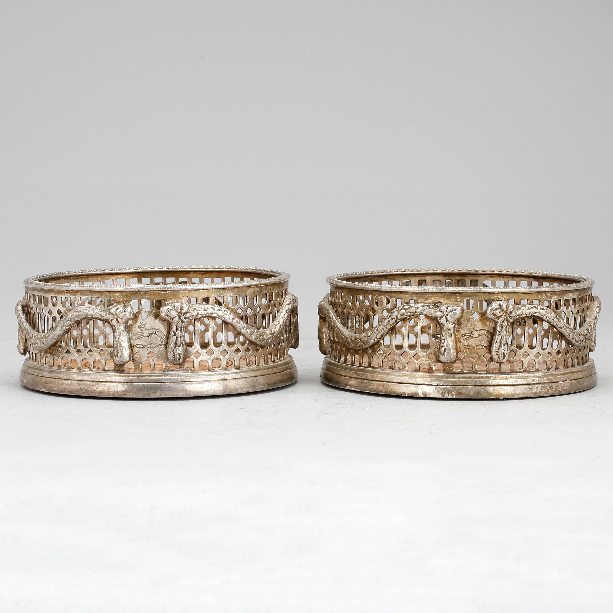 COASTERS, vitmetall, England, 1900-tal.