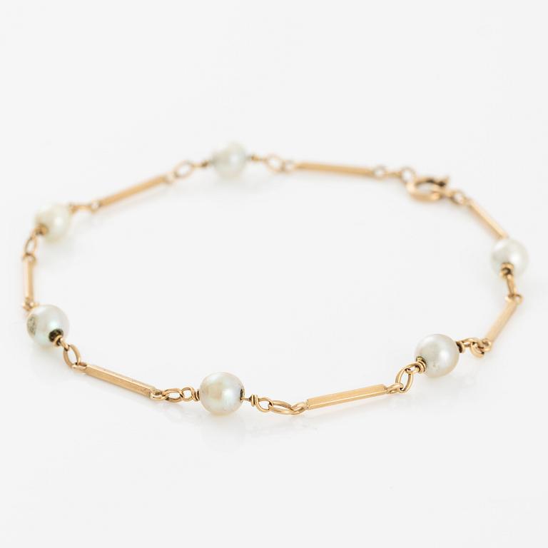 Armband, 18K guld med pärlor.