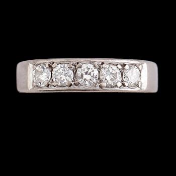 RING, 18 k vitguld, 5 briljantslipade diamanter tot ca 0.40 ct, Stigbert Stockholm. Vikt ca 4 g.