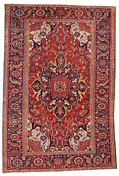 288. A CARPET, a semi-antique Heriz, ca 329-340 x 223,5-232 cm.