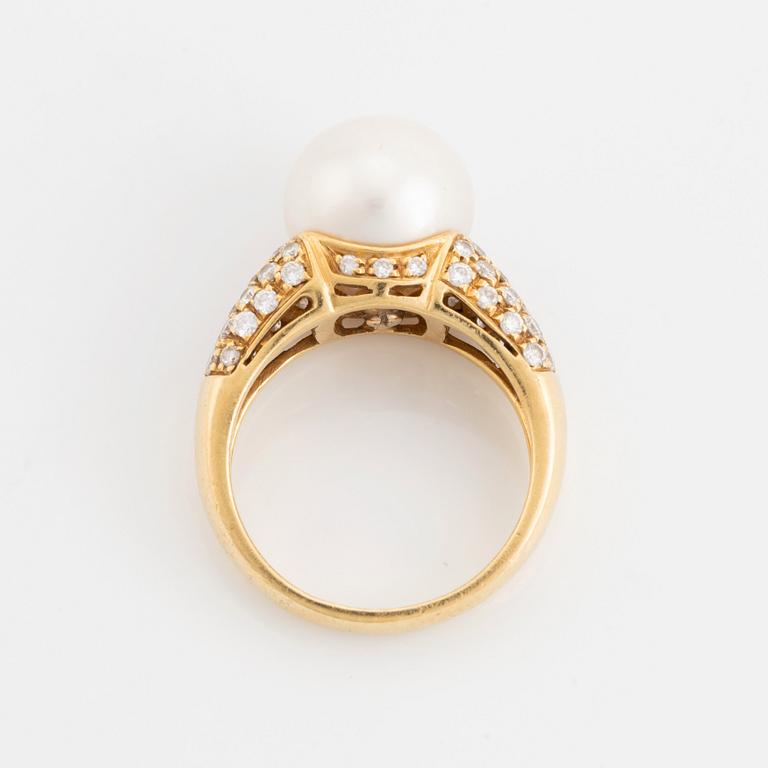 An 18K gold ring set with a cultured South Sea pearl and round brilliant-cut diamonds.