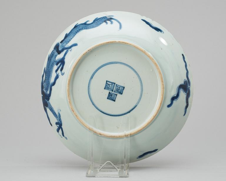 A blue and white charger. Yong cheng (1723-35).