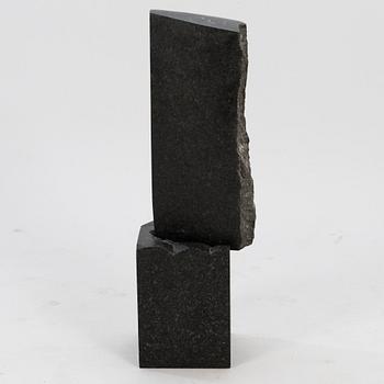 JARKKO ROTH, mustaa graniitti, signeerattu ja päivätty -74.